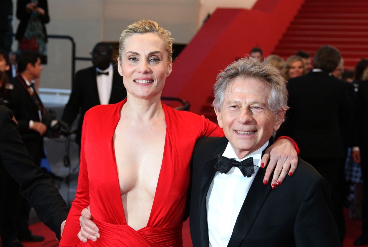 Roman Polanski si zatiaľ užíva atmosféru filmových festivalov, s herečkou E. Seigner